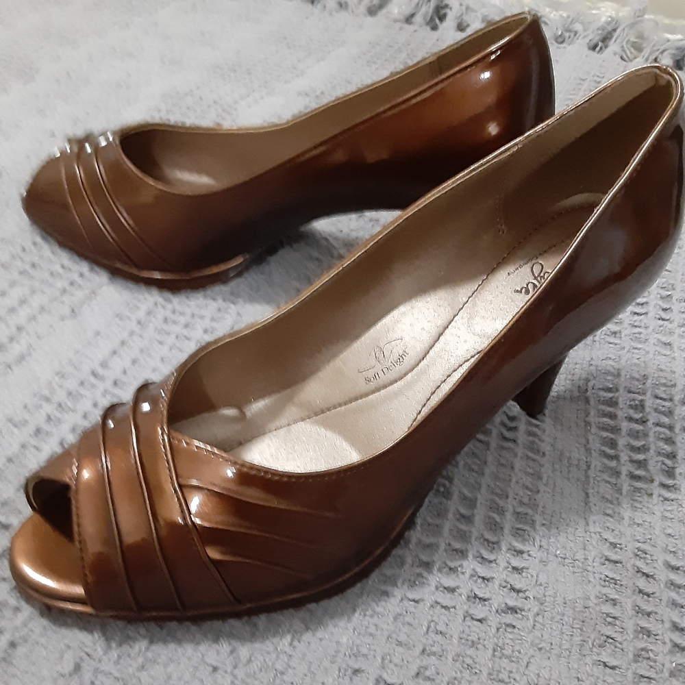 Soft Style Pumps - Picture 3 of 7